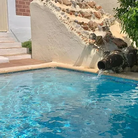 Robles En Playa Den Bossa Con Piscina Privada Hébergement de vacances