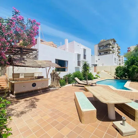 Robles En Playa Den Bossa Con Piscina Privada Hébergement de vacances