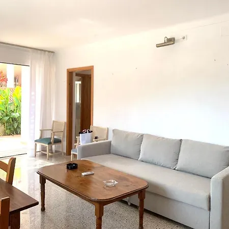 Robles En Playa Den Bossa Con Piscina Privada *