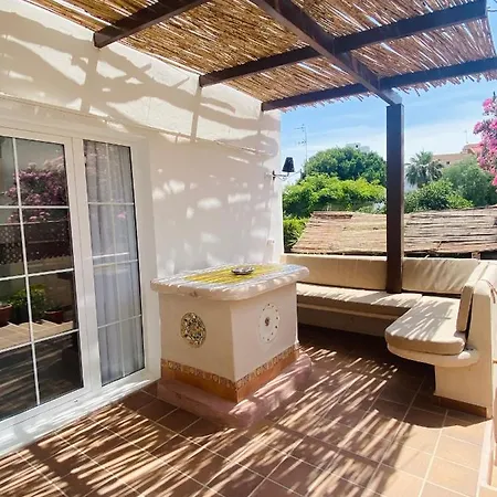 Robles En Playa Den Bossa Con Piscina Privada Hébergement de vacances