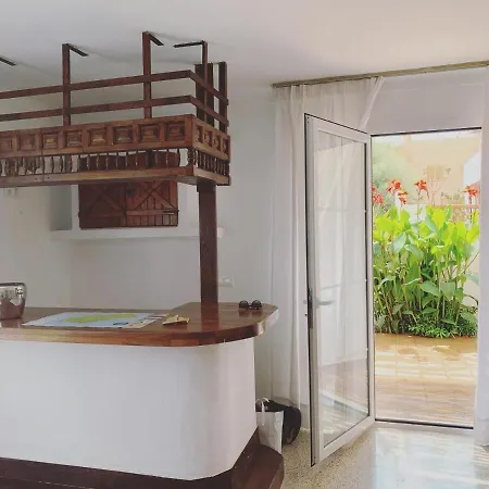 Robles En Playa Den Bossa Con Piscina Privada Semesterbostad
