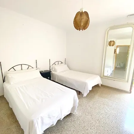 Robles En Playa Den Bossa Con Piscina Privada Semesterbostad